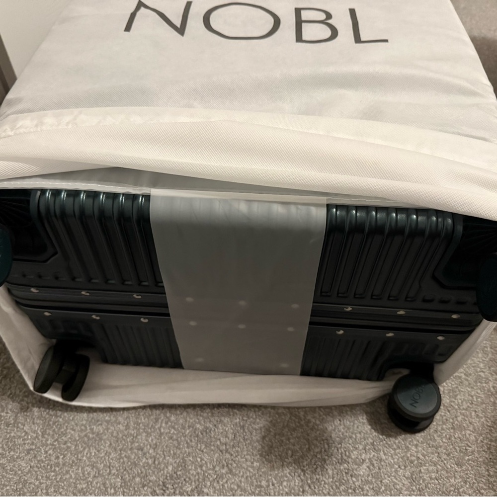 Nobl Check-In: All-In-One 28" - Picture 3 of 6